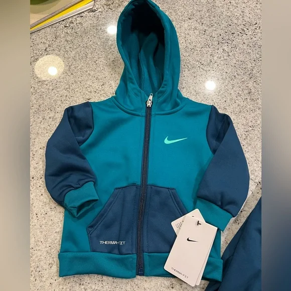 NEW! Nike Outfit Baby Boy 12 months